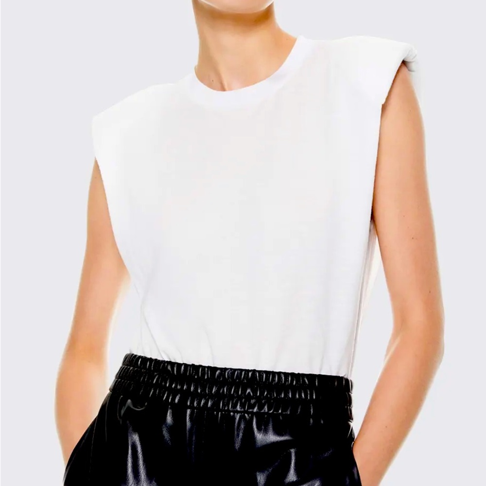 ALICE + OLIVIA Kendrick Strong-Shoulder Top